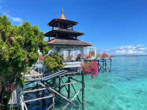 MABUL WATER BUNGALOWS - STANDALONE CHALET- INCLUSIVE of FOOD & BEVERAGE, AIRPORT TRANSPORTATION, SNORKELING EQUIPMENTS